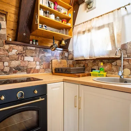 Dağ evi Little Paradise House