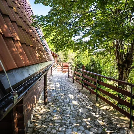 Dağ evi Little Paradise House